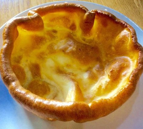 Big Yorkshire Pudding, Large Yorkshire Pudding Recipe Easy, Large Yorkshire Pudding, Giant Yorkshire Pudding Recipe, How To Make Yorkshire Pudding, Creative Dishes, Portuguese Sweet Bread, Easy Pudding Recipes, British Foods