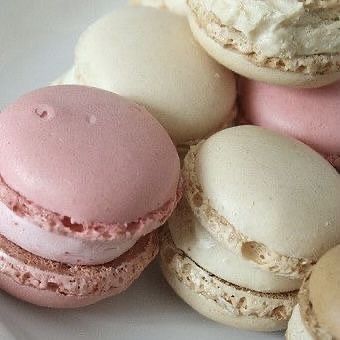 Rococo Baroque, Pink Snacks, Love P, Platonic Love, Pink Foods, Love Romantic, Princess Crown, Romantic Love, Macaroons