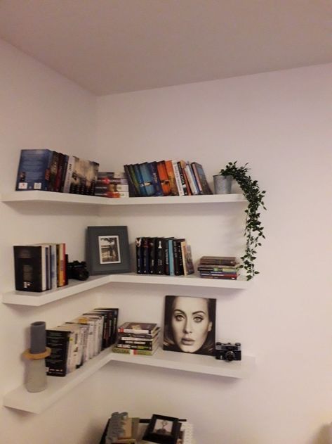 Bookshelf On The Wall Ideas, L Shaped Corner Shelf, Decorative Shelf Ideas Bedrooms, Corner Shelves Bedroom Aesthetic, Corner Floating Bookshelves, Wall Shelves In Bedroom, Bookshelves For Bedroom, Shelf Design Bedroom, Corner Book Shelf Ideas