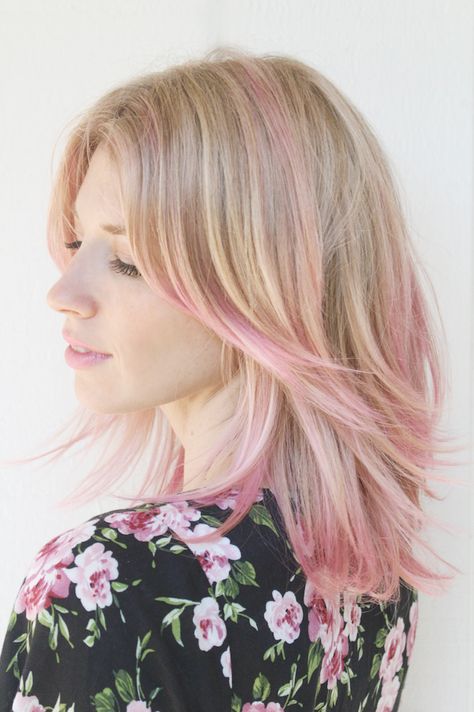 Love these pink highlights. Trendy We Fryzurach, Pink Ombre Hair, Pink Blonde Hair, Pink Hair Dye, Hair Chalk, Hair Color Pastel, Pink Highlights, Super Hair, Hair Color Pink