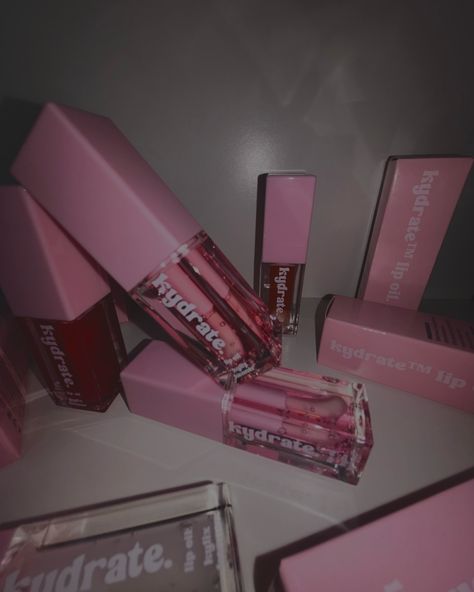 kydrate™ lip oil a best seller on kylixkenner.com ⭐️ #lipoil #hydrate Lip Oil Business Ideas, Lip Oil Packaging, Lip Gloss Packaging Ideas, Lipgloss Ideas, Girly Products, Pr Package, Oil Packaging, Career Vision Board, Business Baby