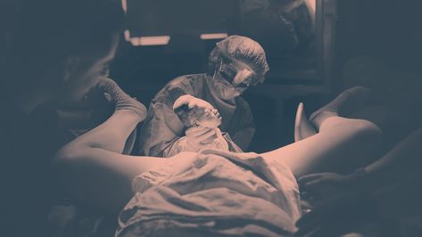 What Childbirth Really Looks Like: 40 Raw, Honest Birth Photos – SheKnows Childbirth Photos, Child Birth Photography, Birth Photography Hospital, Labor Photos, Birth Pictures, Birth Photos, Hospital Birth, Water Birth, Hospital Photos