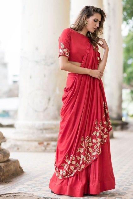 Red lehenga sari with blouse Drape Dupatta, Drape Lehenga, Orang India, Sari Lehenga, Drape Sarees, Dupatta Style, Fall Crop, Lehenga Saree Design, Red Drapes