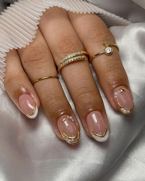 Alex Earle Nails, Bio Gel Nail Designs Natural, Classic Clean Nails, Elegant Almond Nails Classy Short, French Nails With Crystals, Summer Elegant Nails, Pink Autumn Nails, Pink Chrome Nails Almond, French Nails With Gold