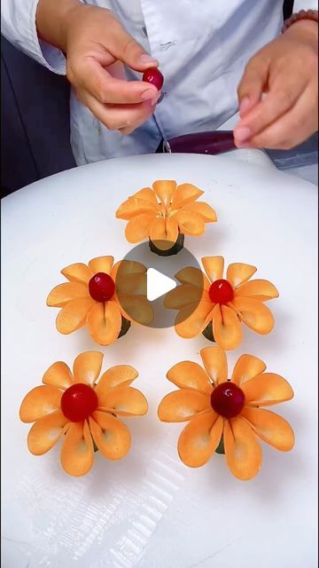 Lemon Pasta Recipes, Vegetable Crafts, Fruits Art, Food Garnish, Vegetable Decoration, Carrot Flowers, Special Occasion Food, Fruit And Vegetable Carving, Amazing Food Art