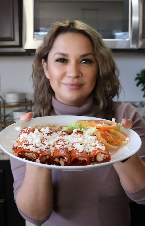 Authentic Red Enchiladas, Enchiladas Michoacanas Recipe, Enchiladas Rojas, Easy Enchilada Recipe, Mexican Enchiladas, Roma Tomato, Red Enchiladas, Mexican Meals, Mexican Kitchens