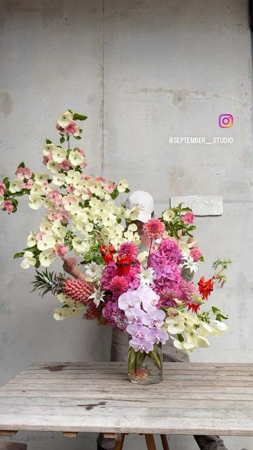 @september___studio on Instagram Pink Bouquet, December 31, Diy Mirror, Everlasting Love, Floral Arrangement, Floral Arrangements, Bouquets, Wedding Decor, Lab