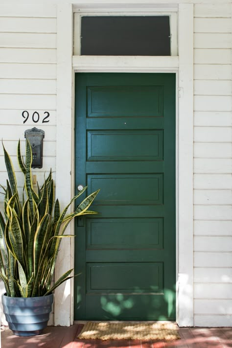 Deep green and terracotta tile. Green Front Door, Green Front Doors, Beautiful Front Doors, Front Door Paint Colors, Door Colors, Colors 2023, Door Paint Colors, House Door, Door Inspiration