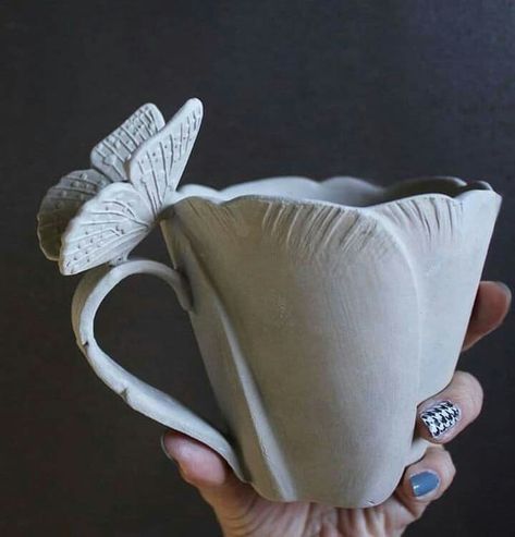 Combination Pottery Ideas, Art Mugs Design, Ceramic Mug Art Ideas, Handbuilt Pottery Ideas Projects, Mushroom Ceramics Ideas, Mug Ceramic Ideas, Ceramic Clay Ideas, Pottery Clay Ideas, Zen Pottery