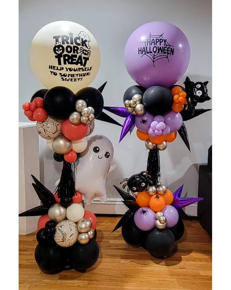 Disney Halloween Balloons, Halloween Balloon Tower, Halloween Balloon Centerpieces, Halloween Balloon Display, Halloween Balloon Column, Halloween Balloon Columns, Halloween Balloon Ideas, Halloween Balloon Decorations, Halloween Balloon Decor