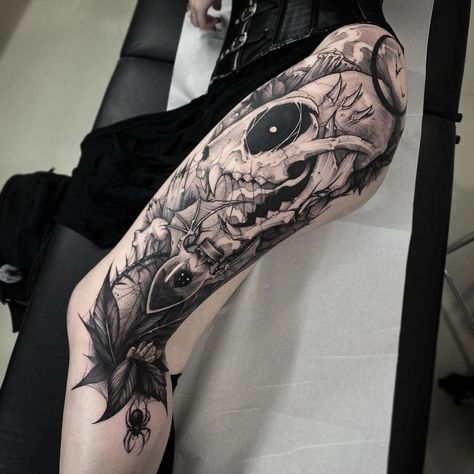 30 Tattoo, Goth Tattoo, Wicked Tattoos, Creepy Tattoos, Leg Tattoos Women, Gothic Tattoo, Stylist Tattoos, Horror Tattoo, Hip Tattoo