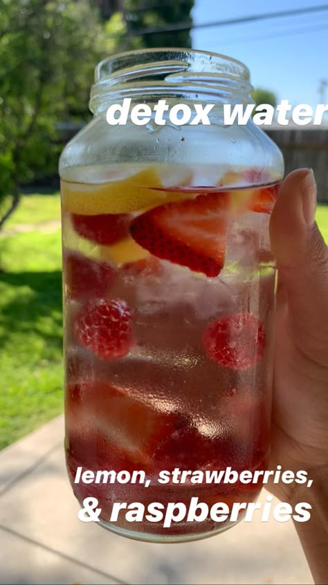 Healthy Water Recipes, Sommer Mad, Fruit Infused Water Recipes, Healthy Water Drinks, Resep Smoothie, Fruit Smoothie Recipes Healthy, Self Care Checklist, Easy Healthy Smoothies, Smoothie Drink Recipes