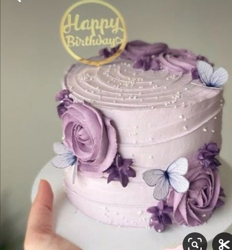 Butterfly Flower Cake Ideas, Birthday Cake Purple Flowers, Lilac Cakes Birthday Aesthetic, White Chocolate Cake Design, Butterfly Cake Ideas Birthdays Simple, Purple Butterfly Cake Birthdays, Birthday Cake Flowers Elegant, Bday Cakes For Mom, Beautiful Birthday Cakes For Women Ideas