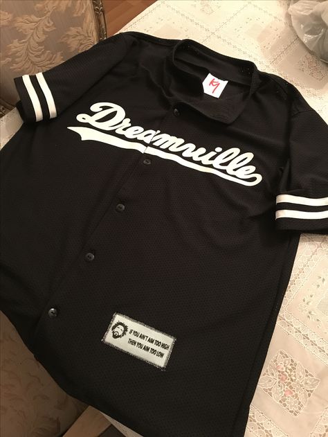 Jcole Dreamville custom baseball jersey #jcole #dreamville Casual Baseball Jersey, Baseball Jersey Outfit, Jersey Baseball, Concept Clothing, Custom Baseball Jersey, Jersey Outfit, J Cole, Estilo Hip Hop, Cool Outfits For Men