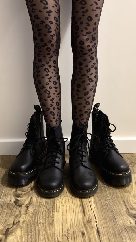 I miss U Dr Martens Outfit Aesthetic, Dr Martens Black Boots, Boots Aesthetic, Dr Martens Outfit, Winter Ootd, Doc Martin, Amity Blight, Wishlist 2024, Everyday Casual Outfits