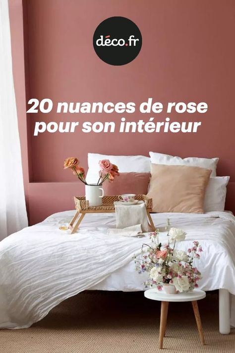 Connaissez-vous le rose sur le bout des doigts ? Non, la teinte ne se résume pas au rose dragée et au rose fuchsia. Autour de ces stars se trouvent des dizaines de nuances qui n’ont parfois de rose que le nom, tant elles tirent sur le gris, le blanc ou le rouge… ou vous montre ? Blush Bedroom, Murs Roses, Deco Rose, Blush Pink, Bed Pillows, Pillow Cases, Home Decor Decals, Stars, Pillows