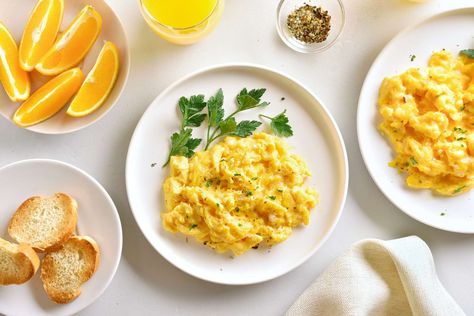 South Beach Breakfast, South Beach Diet Phase 1, Microwave Scrambled Eggs, Best Ina Garten Recipes, Best Scrambled Eggs, Egg Hacks, Fluffy Scrambled Eggs, Program Diet, Scrambled Eggs Recipe