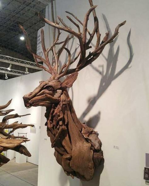 American Artist Creates Art With Reused Wood And The Result Looks Magical Driftwood Art Sculpture, Tre Kunst, Driftwood Art Diy, Knock On Wood, Driftwood Projects, Wood Sculptures, Driftwood Sculpture, Driftwood Decor, Bedroom Crafts