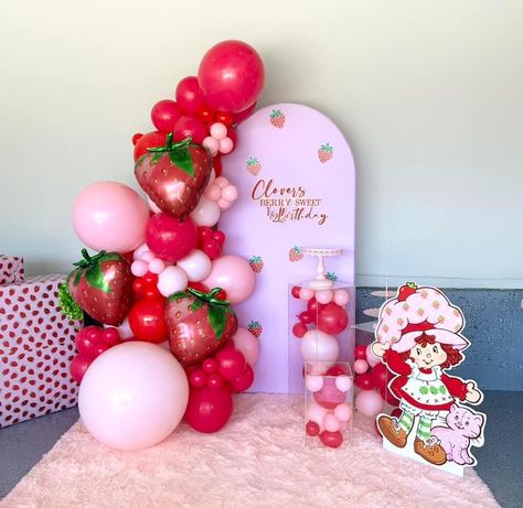 Strawberry Shortcake Backdrop, Sweet Baby Shower Ideas, Strawberry Shortcake Birthday, Strawberry Shortcake Party, Simple Birthday Decorations, Baby Shower Theme Decorations, Strawberry Decorations, Strawberry Party, Diy Baby Shower Gifts