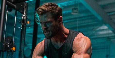 Chris Hemsworth Looks More Jacked Than Ever as He Prepares for <em>Extraction2 </em> https://www.menshealth.com/fitness/a37991298/chris-hemsworth-biceps-extraction-2-instagram-photo/ #fitness #longevity Chris Hemsworth Body, Chris Hemsworth Workout, Hemsworth Chris, Extraction 2, Hemsworth Brothers, Cam Gigandet, Thor X Loki, Chris Hemsworth Thor, Celebrity Guys