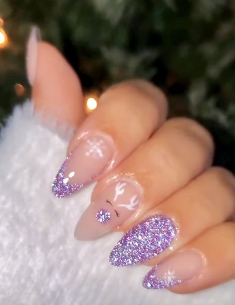 Purple Nails For Christmas, Short Almond Nails Ideas Winter, December Nails Purple, Purple Glitter Christmas Nails, Purple Christmas Nails Winter, Lilac Christmas Nails, Lavender Winter Nails, Lavender Christmas Nails, Purple Christmas Nails Acrylic