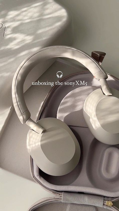 Noise Cancelling Headphones Aesthetic, Sony Mx5, Sony Xm5, Noise Canceling Headphones, Use Headphones, Wireless Noise Cancelling Headphones, Sony Headphones, Cute Headphones, Tech Aesthetic