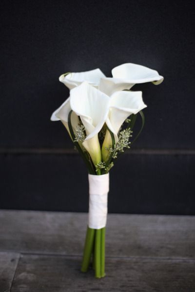 Long Stemmed Calla Lily Bouquet, Calla Lily Hand Bouquet, Small Calla Lily Bouquet, Bridesmaid Bouquet Calla Lily, Cala Lily Bridesmaid Bouquet, Simple Hand Bouquet Wedding, Calla Lily Bouquet Bridesmaid, Cala Lily Bouquets, Mother Of The Bride Bouquet