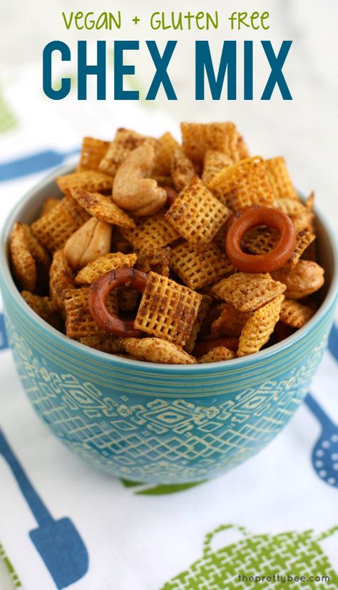 Just in time for football season - the BEST gluten free and vegan chex mix recipe. Make a double batch, it disappears quickly! Microwave Chex Mix Recipes Sweet, Microwave Chex Mix Recipes Original, Microwave Chex Mix Recipes, Vegan Chex Mix Recipe, Vegan Chex Mix, Gluten Free Chex, Original Chex, Microwave Dinners, Chex Mix Recipe