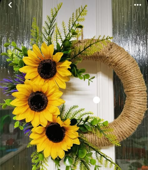 Diy Sunflower Wreath, Cross Wreath Diy, Sunflower Wreath Diy, Popsicle Stick Crafts House, Sunflower Home Decor, Disney Diy Crafts, Sunflower Crafts, Fall Decor Wreaths, Fall Decor Diy Crafts