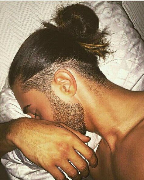 Man Bun Undercut, Man Bun Hairstyles, Undercut Long Hair, Undercut Men, Men's Long Hairstyles, Men Haircut Styles, Corte De Cabelo Masculino, Man Bun, Undercut Hairstyles