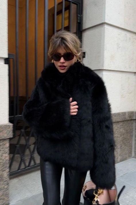 Black Short Fur Coat Outfit, Black Fluffy Jacket Outfit, Black Faux Fur Coat Outfits, Short Fur Coat Outfit, Black Fur Coat Outfit, Fluffy Jacket Outfit, Black Fluffy Coat, Fur Coat Outfits, Black Fluffy Jacket