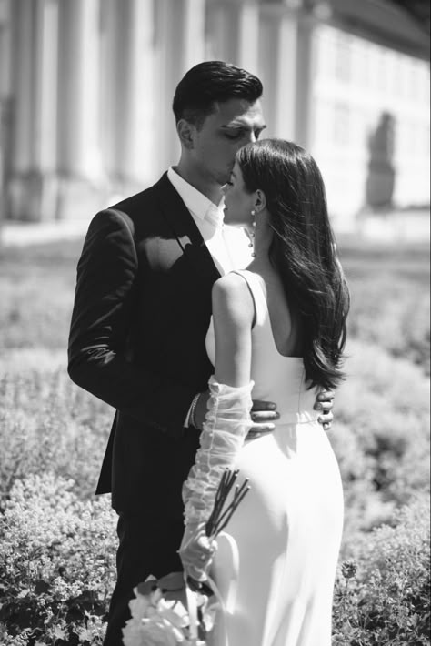 Wedding dress civil wedding white posing pose shooting shoot ideas inspo Civil Wedding Poses, Money Photoshoot, Wedding Shoot Ideas, Photographer Ideas, Bride Photos Poses, Wedding Shooting, Bride Photos, Couple Engagement Pictures, Photos Poses