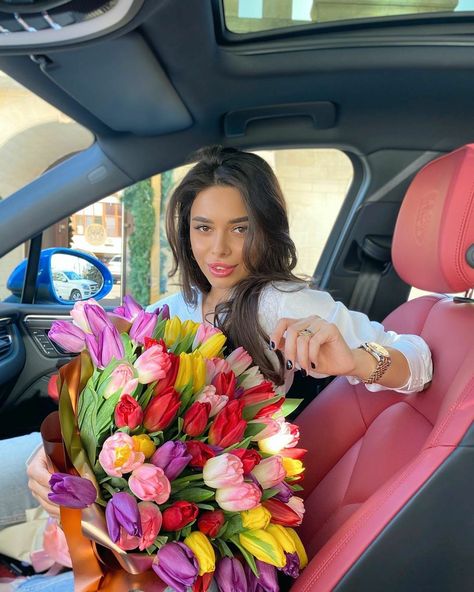 Hello Bestie, Ways To Manifest, Roses Bouquet Gift, Mindset Shift, Flower Photoshoot, Boquette Flowers, Cute Couple Gifts, Nothing But Flowers, Luxury Lifestyle Dreams