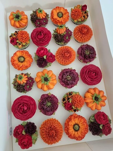 From Natalie’s Creative Cakes Fall Color Cupcakes Wedding, Autumnal Wedding Cupcakes, Fall Flower Cupcakes Ideas, Fall Wedding Cupcakes Ideas Simple, Fall Flowers Cake, Autumn Cupcakes Decoration, Fall Floral Cupcakes, Fall Flower Cupcakes, Fall Themed Cupcakes