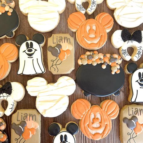 #mickeycookies on Instagram | Hashtags Mickey Mouse Halloween Cookies Decorated, Halloween Disney Cookies, Disney Halloween Cookies Decorated, Mickey Halloween Cookies, Round Royal Icing Cookies, 2nd Birthday Cookies, Halloween Cookie Designs, Halloween Minis, Halloween Party Desserts