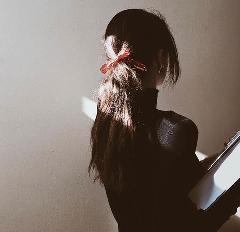 Mary Macdonald, Dark Academia Aesthetic, Academia Aesthetic, Dark Academia, The Wall, A Book, A Girl, Long Hair, Tumblr