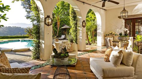 Spanish Style Mansion, Mediterranean Home Design, Spanish Mediterranean Homes, Tropical Homes, Colored Tiles, Rustic Mediterranean, Mediterranean Mansion, Mediterranean Style Home, Homes Decor