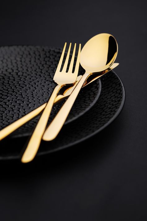 Gold Cutlery Aesthetic, Black Plates Gold Cutlery, Cutlery Aesthetic, Cutlery Photography, Black Charger Plates, Golden Cutlery, Luxury Cutlery, Black Charger, Kitchen Words