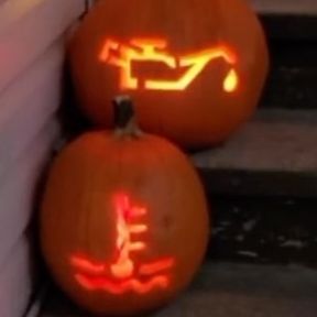 Mechanic Pumpkin Carving Ideas, Engine Light Pumpkin, Pumpkin Carving Check Engine Light, Pumpkin Carving Professional, Pumpkins With Lights, Check Engine Light Pumpkin, Funny Jackolantern, Meme Pumpkin, Carvings Designs