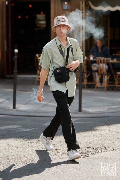 photo Men Street Look, Paris Fashion Week Men, Paris Mens Fashion, Mens Summer Outfits, Summer Outfits For Moms, Street Style Outfits Men, Mens Outfit Inspiration, Mens Fashion Week, Mens Fashion Streetwear