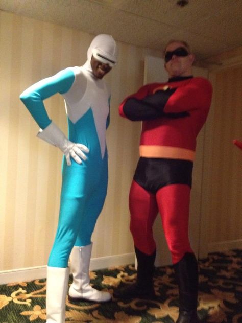 Frozone and Mr Incredible #theincredibles #pixar #cosplay Frozone Costume, Funny Couple Halloween Costumes, Mr Incredible, Super Suit, Villain Costumes, Epic Cosplay, Super Secret, Disney Cosplay, Cosplay Diy