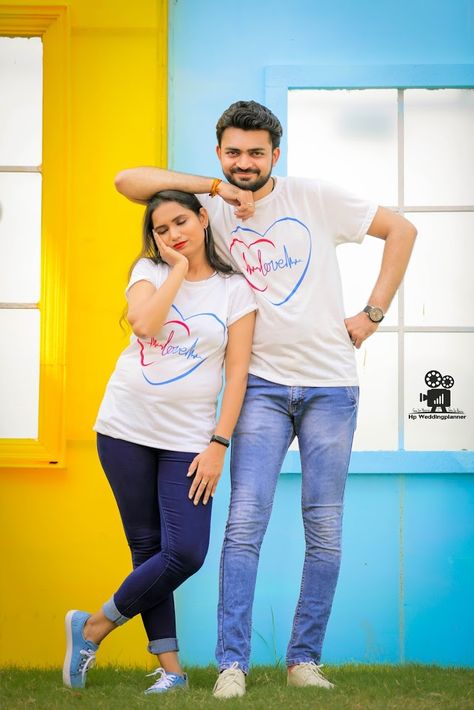 Outdoor Ideas Photoshoot, New Couple Photoshoot, Couple Photo Pose Style, Photo Poses For Couples Photoshoot, Couple Photography Poses Instagram, Stills For Couples, Pose For Couple Photoshoot, Pre Wedding Photoshoot Outdoor Different Styles, Couplephoto Photo Ideas