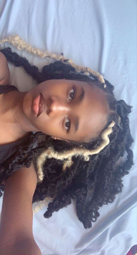 Black And White Butterfly Locs, Butterfly Locs White, Butterfly Locs Black, Natural Hair Box Braids, Butterfly Braid, Black And White Butterfly, Butterfly Locs, 4c Hair, African Braids Hairstyles