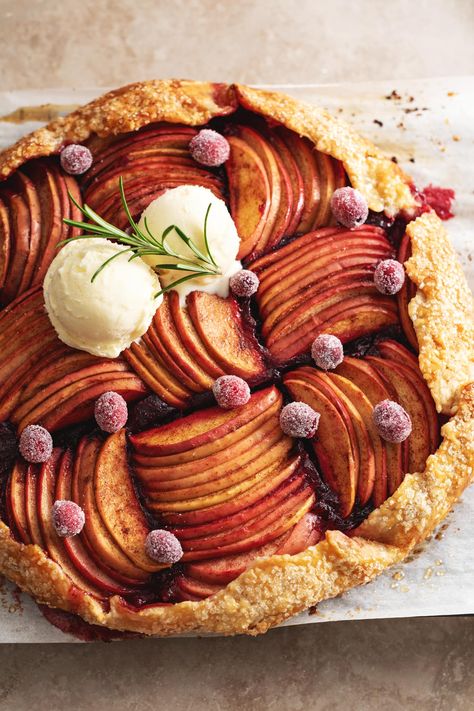 This cranberry apple galette is filled with tart cranberry sauce, thinly sliced apples, all wrapped in a crispy and flaky pie crust. It's the easiest kind of pie you can make and it's perfect for the holidays! #galette #cranberryapple #holidaybaking | teakandthyme.com Cranberry Galette, Chocolate Tarts Mini, Chocolate Tarts, Cranberry Tart, Cranberry Jam, Apple Galette, Kinds Of Pie, Cranberry Apple, Sugared Cranberries