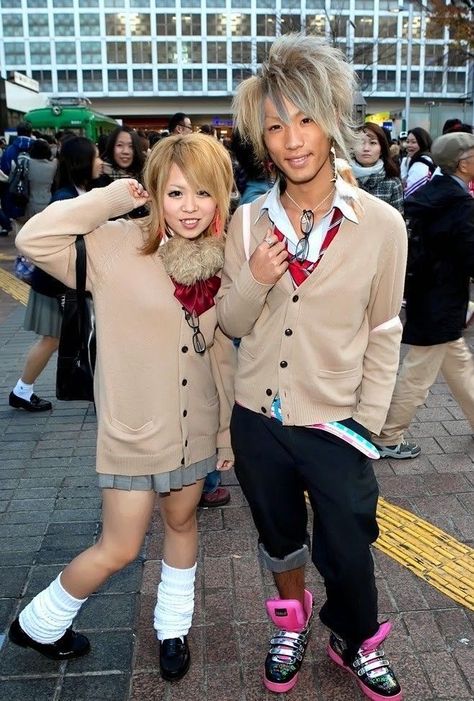 Japan core 00s Male Gyaru Fashion, Gyaruo Outfits, Gyaruo Fashion, Male Gyaru, Gyaru Boy, Ganguro Girl, Gyaru Fashion, Japanese Street Fashion, J Fashion