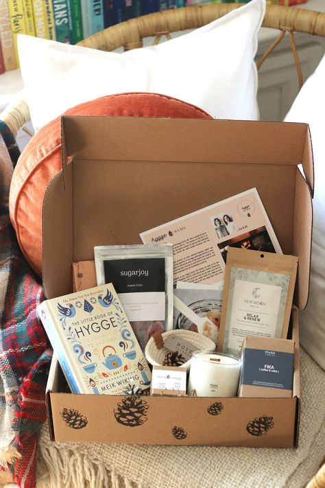 Homemade Gift Boxes, Hygge Box, Book Subscription Box, Custom Gift Ideas, Hygge Gifts, Book Baskets, Candle Gift Box, Diy Gift Box, Bookish Gifts