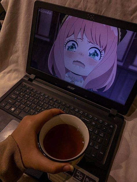 Watching Shows On Laptop Aesthetic, Spy X Family Aesthetic, Anime On Laptop Aesthetic, Anime Watching, Insta Video, Laptop Aesthetic, Watching Anime, Aesthetic Header, College Motivation