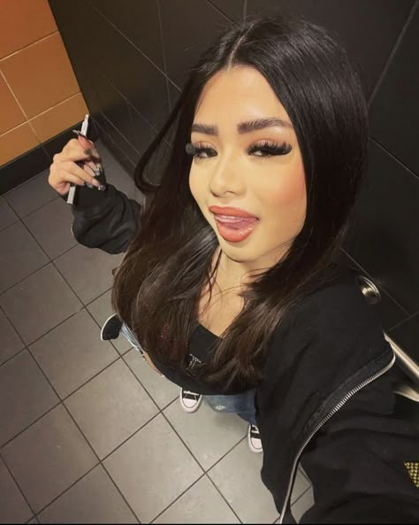 Priscilla Hazel Outfits, Latin Girl Aesthetic, 2016 Makeup Looks, Pretty Latina Makeup, Baddie Makeup Aesthetic, Pretty Selfies No Face, Latina Aesthetic Makeup, Priscilla Hazel, Ig Baddie Makeup