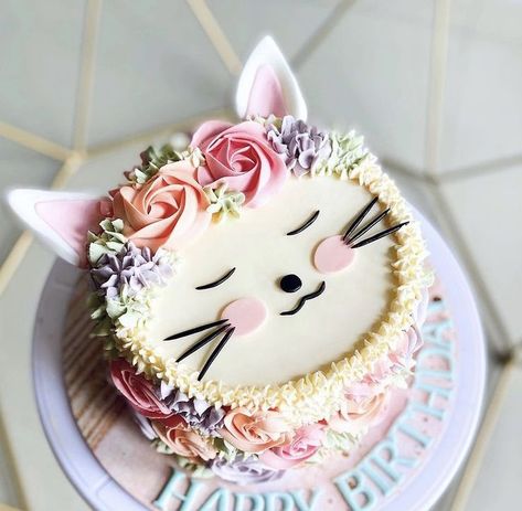 Kitten Cake, Cat Cakes, Birthday Cake For Cat, Kitten Birthday, Cat Birthday Party, Animal Cakes, Animal Cake, Kitty Party, Cat Cake