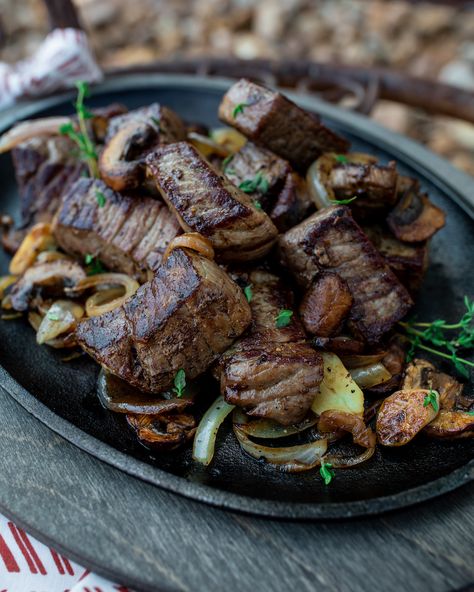 Mushroom Bites, Steak Bites Recipe, Steak And Onions, Filet Mignon Steak, Delicious Steak, Ny Strip Steak, Cooking The Perfect Steak, Steak Tips, Steak And Mushrooms